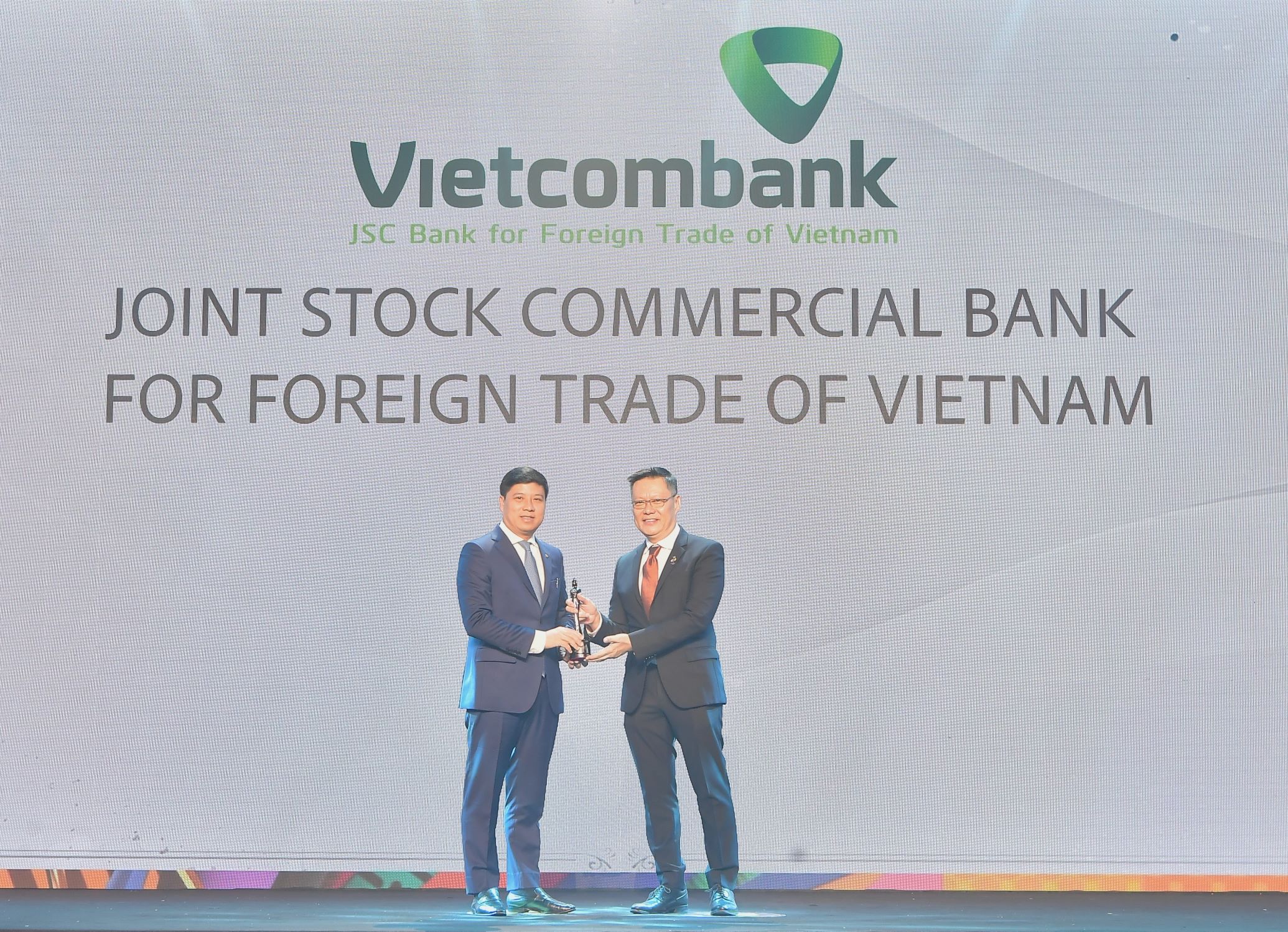 Vietcombank wins all categories at 2024 "Best Workplace in Asia" awards