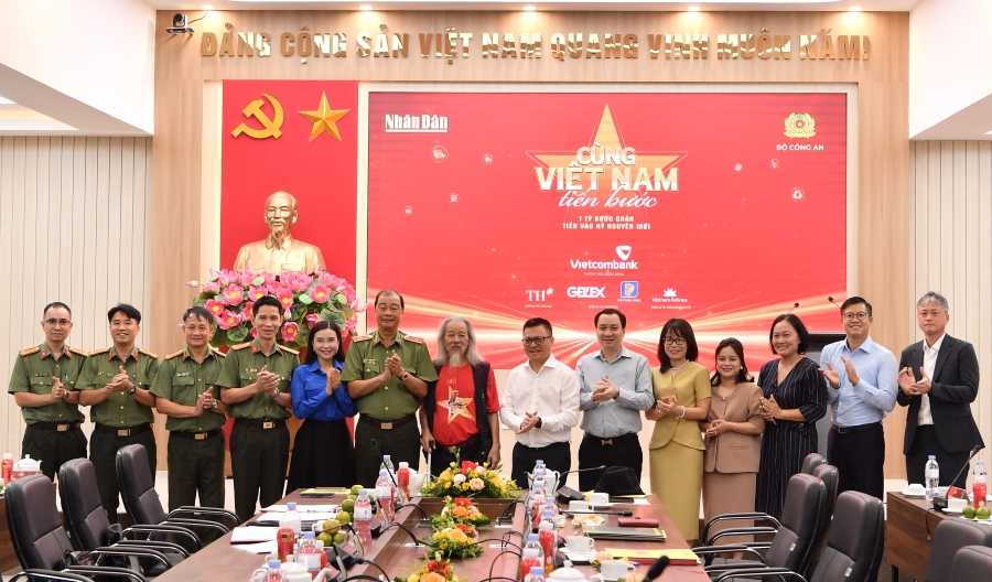 20250811_LHQ_HopbaoCungVietNamTienBuoc_111