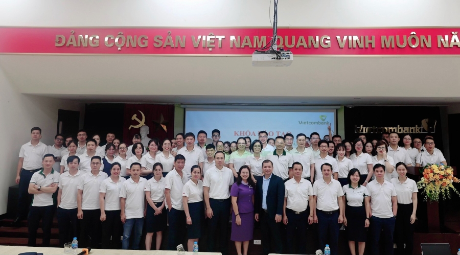 Vietcombank Chí Linh tổ chức khóa đào tạo “Ứng dụng trí tuệ nhân tạo (AI) tăng cường hiệu công việc” với chuyên gia Bùi Quang Hiếu 3 20250927CLIVTHVCB Chi Linh t chuc khoa ao tao Ung dung tri tue nhan tao AI tang cuong hieu cong viec3