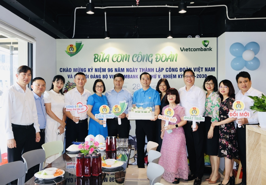 20260723_TSC_NBH_97namCongdoanVN_Vietcombank_1