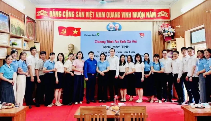 20260522_PHi_NTTH_TraoMaytinhTangMamnonTanDan_04