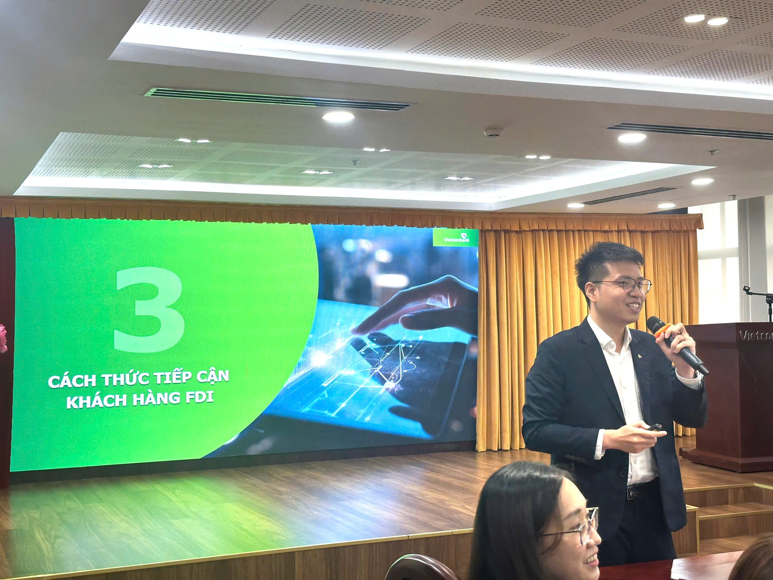 Ban FDI trình bày ý kiến trong buổi workshop với chủ đề Hướng tới phát triển khách hàng FDI Trung Quốc – Nhật Bản tại Vietcombank Chi nhánh TP.HCM