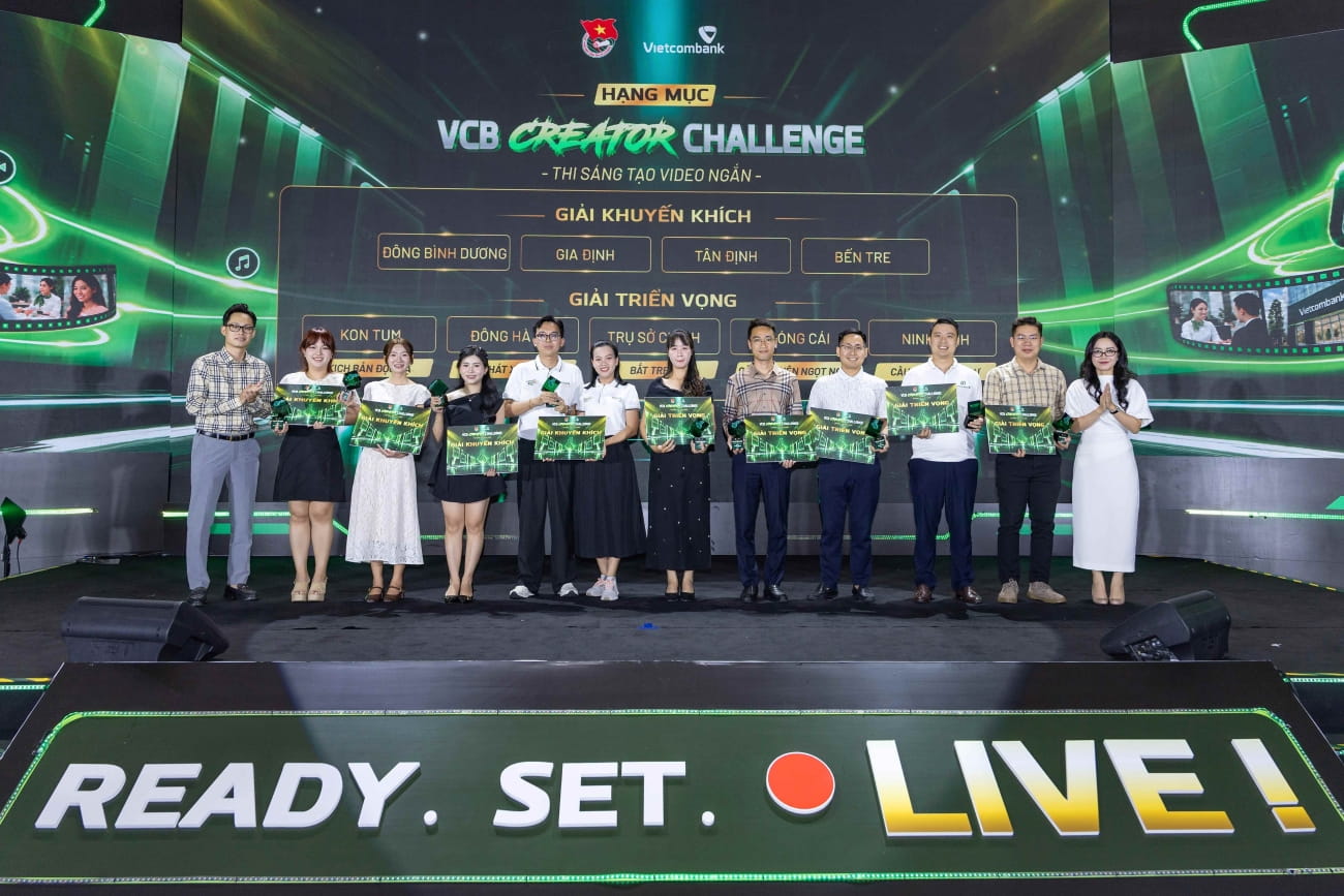 Đoàn Thanh niên Vietcombank Đông Bình Dương, Gia Định, Tân Định, Bến Tre nhận Giải Khuyến khích và Đoàn Thanh niên Vietcombank Kon Tum, Đông Hà Nội, Trụ sở chính, Móng Cái, Ninh Bình nhận Giải Triển vọng