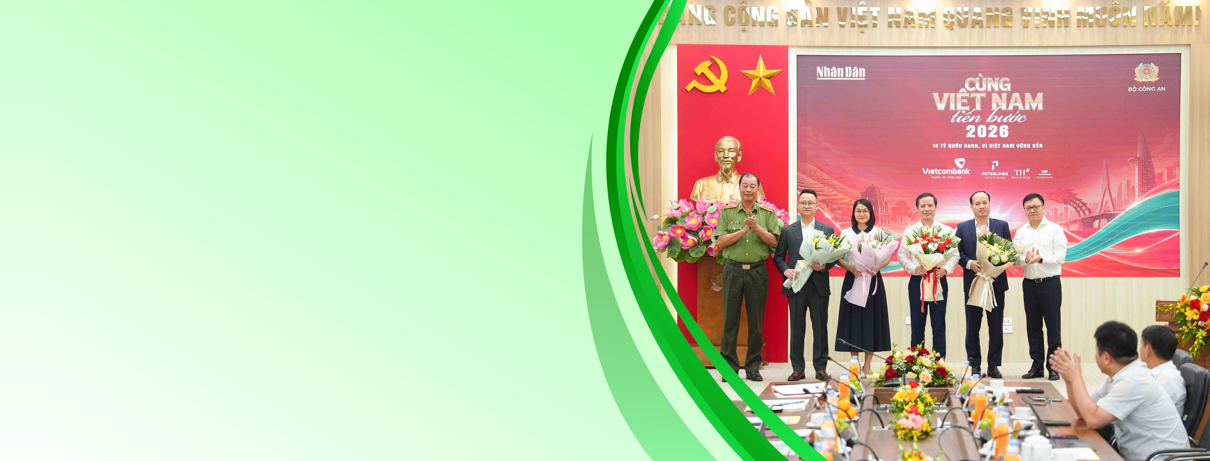 20260825_MKTTT_Hop bao Cung Viet Nam tien buoc_PC