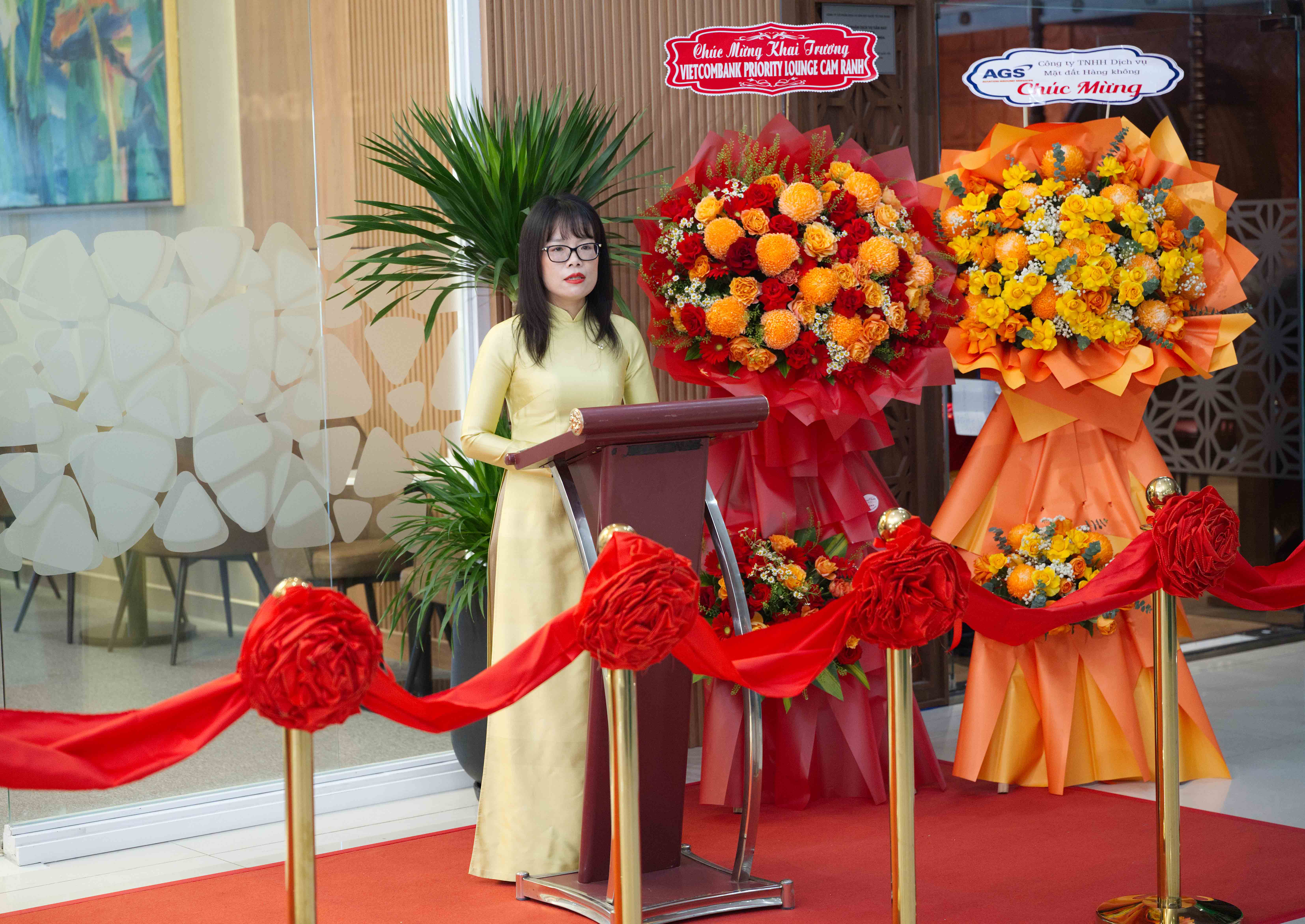 Doan Hong Nhung delivers a speech at the opening ceremony